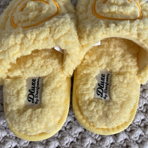 Kids smiley face slippers - Picture 2 of 5